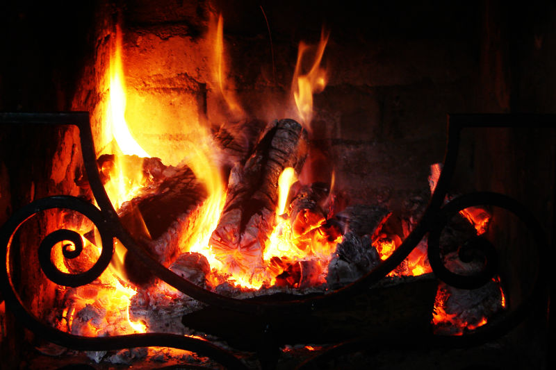 How to Build an Efficient Fire in Your Fireplace