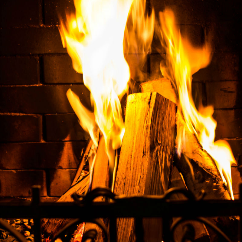Stay Safe This Holiday Season with These 5 Fireplace Tips